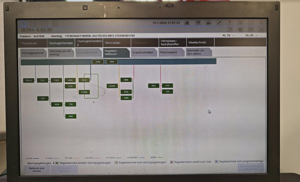 Je ziet dat er meerdere ECU's zijn in een auto